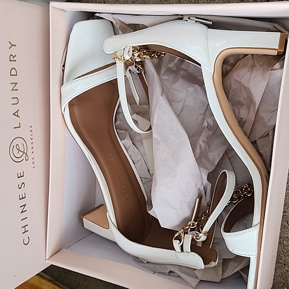 White high Heels size 8